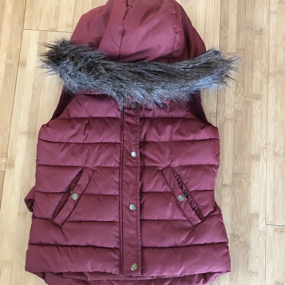 Vintage-Style Puffer Vest with Detachable Faux Fur Hood Size Small - Picture 2 of 6